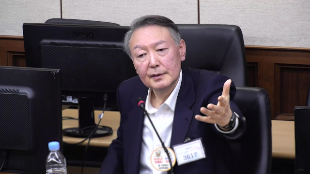 윤석열 전 대통령이 지난해 12월 26일 오후 서울 서초구 서울중앙지법에서 열린 특수공무집행방해, 직권남용 권리행사방해 등 혐의 사건의 결심 공판에서 최후 진술을 하고 있다. 연합뉴스