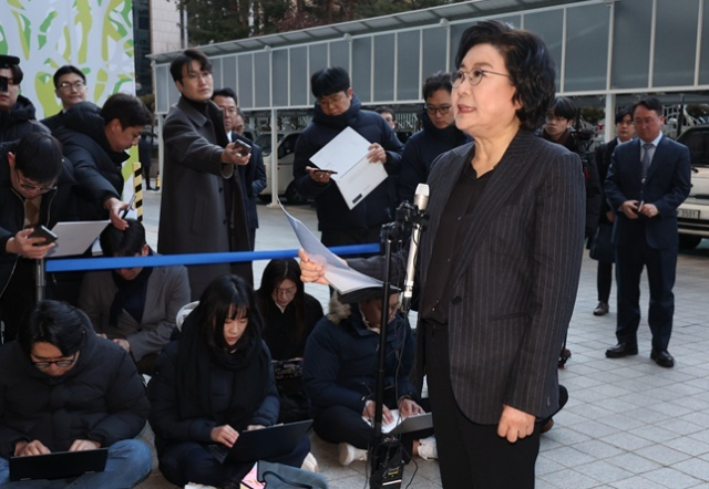 이혜훈 기획예산처 장관 후보자가 지난달 30일 서울 중구 예금보험공사에 마련된 인사청문회 준비 사무실로 출근하며 과거 탄핵 반대에 대한 언행에 사과하고 있다. 연합뉴스