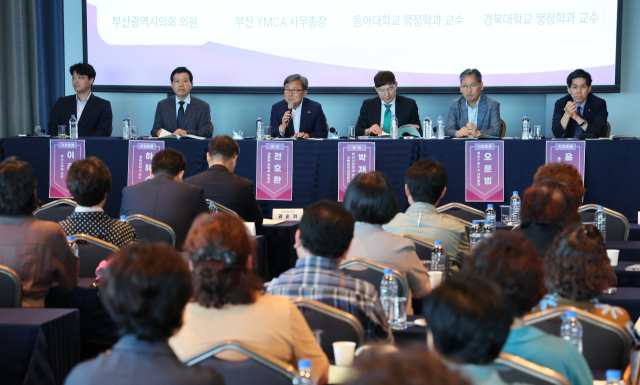 부산·경남 행정통합 공론화위원회는 지난해 7월 1일 부산 동구 아스티호텔에서 부산 원도심권 시민을 대상으로 부산·경남 행정통합 시도민 토론회를 개최했다. 연합뉴스