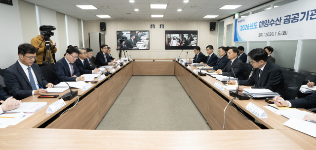김성범 해양수산부 장관 직무대행이 6일 서울 중구 국립수산물품질관리원 서울지원 영상회의실에서 수도권·충남권역 공공·유관기관을 대상으로 2026년도 해양수산부 산하기관 업무보고를 주재하고 있다. 연합뉴스