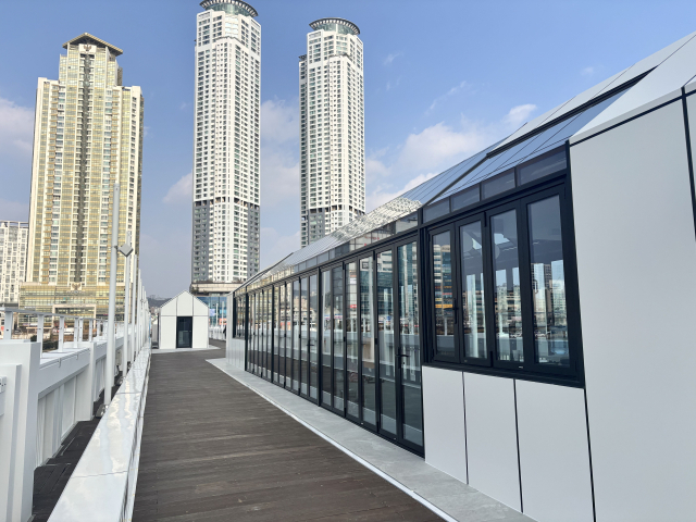 태화강 울산교 상부에 조성된 세계음식문화관. 울산시 제공