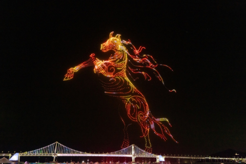 광안리 M 드론라이트쇼, 카운트다운 공연 외신 소개돼… 글로벌 명소로 자리매김