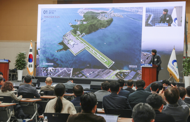 ‘가덕도신공항 미래상 구현을 위한 전략포럼’이 지난달 23일 부산항국제전시컨벤션센터에서 국토교통부와 가덕도신공항건설공단 주최로 열렸다. 정대현 기자 jhyun@