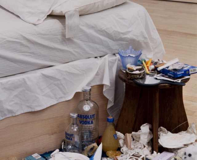 트레이시 에민, 나의 침대, 1998, 부분, ⓒTracey Emin, 비평 및 교육 목적의 인용.