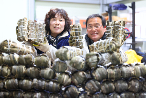 [포토뉴스] “이게 산에서 나는 보약 ‘옻 껍질’입니다”