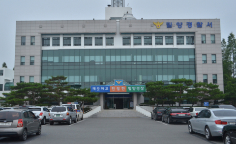 [단독] 바닥에 모자 던졌다고 민원인 고소한 밀양 경찰