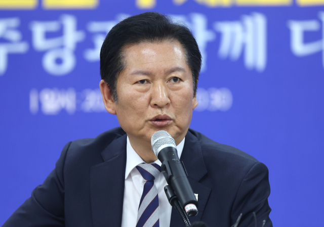 더불어민주당 정청래 대표가 9일 오전 경남 창원시 의창구 더불어민주당 경남도당에서 열린 '경남 현장 최고위원회의'에서 발언하고 있다. 연합뉴스