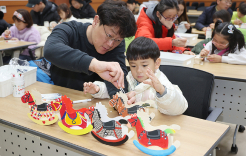 [포토뉴스] 달리는 말처럼 씩씩하게 자라렴