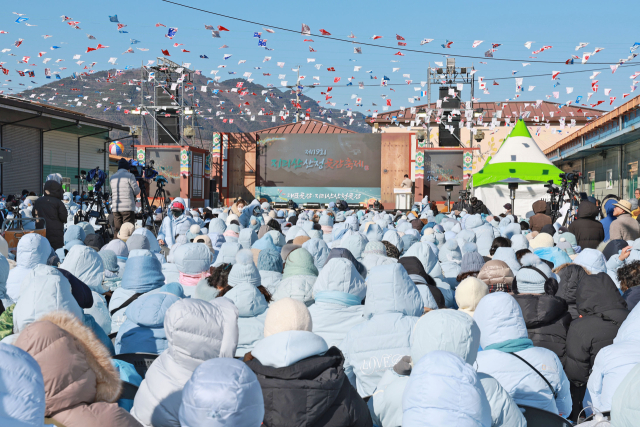 지리산산청곶감축제, 강추위에도 10만 명 찾았다