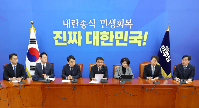 더불어민주당 한병도 원내대표가 13일 서울 여의도 국회에서 열린 원내대책회의에서 발언하고 있다. 연합뉴스