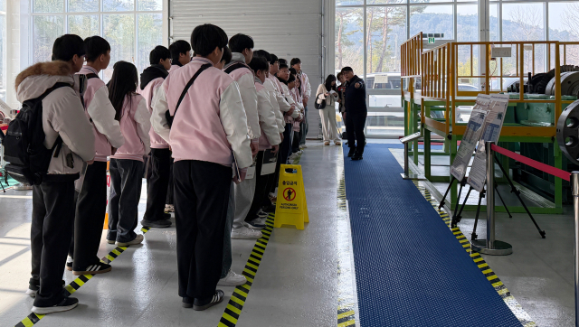 한전KPS는 지난 13일 광주공업고등학교 예비 신입생을 초청해 현장실습 등 기술견학 행사를 실시했다. 한전KPS 제공