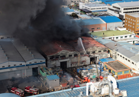 창원 국가산단 공장 불 7시간 만에 꺼져…인명피해 없어(종합)