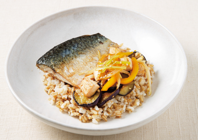 고등어 가지 덮밥. 맛과 영양 면에서 저녁 한 끼 식사로 충분하다. 리스컴 제공