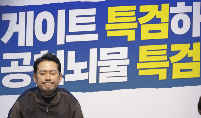 2차종합특검법 처리에 반대해 단식중인 국민의힘 장동혁 대표가 16일 국회에서 열린 2026년 1월 임시회 1차 본회의에서 2차 종합특검법이 민주당 주도로 통과된 뒤 깊은 생각에 잠겨 있다. 연합뉴스