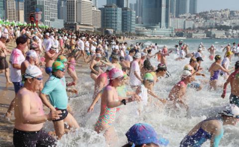 [포토뉴스] ‘차가운 겨울바다에 풍덩~~’, 제39회 해운대 북극곰축제 개최