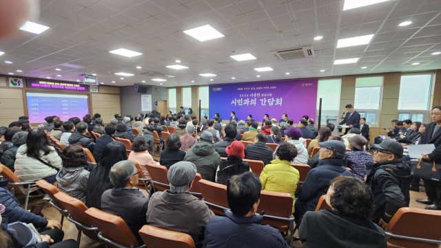 양산시가 19일 오전 동면 행정복지센터에서 ‘2026 시민과의 간담회’를 갖고 있다. 김태권 기자