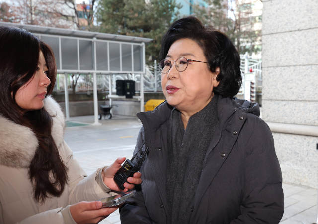 이혜훈 기획예산처 장관 후보자가 20일 서울 중구 예금보험공사에 마련된 인사청문회 준비 사무실로 출근하며 취재진의 질문에 답변하고 있다. 지난 19일 이 후보자의 국회 인사청문회는 여야 공방속에 파행됐다. 연합뉴스