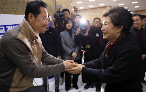 [포토뉴스] 8일 단식농성 끝