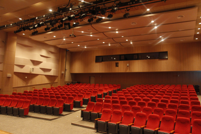 240석 규모의 부산예술회관 공연장이 오는 3월부터 10월까지 개보수 공사로 휴관에 들어간다. 부산예총 제공