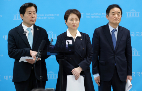 민주당 최고위원 3인 “정청래식 독단 끝내야”…당내 반발에도 “2개월 내 결단”