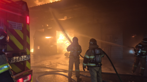 진주 버섯농장 화재…새송이 5t 소실