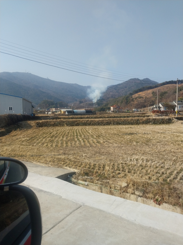 29일 오전 10시 50분께 경남 하동군 진교면 고룡리 860 일원에서 산불이 발생해 진화 작업이 펼쳐졌다. 산림청 제공