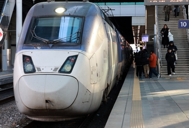 사진은 서울역에 정차한 KTX 열차. 연합뉴스