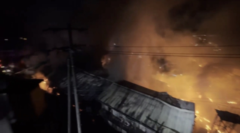 경남 김해 비철금속 공장 화재, 이틀째 진화 중