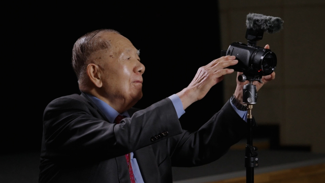 김동호 전 부산국제영화제 집행위원장의 첫 장편 영화 연출작 '미스터 김, 영화관에 가다'가 오는 19일 메가박스 단독 개봉으로 국내에 선보인다. BIFF 제공