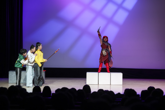 지난해 11월 제6회 감동진연극제에서 선보인 어린이극단 소풍의 창작극 '핸드폰에 빠진 아이들' 공연 모습. 북구연극공동체 온 제공