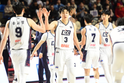 KCC 허웅 ‘3점슛 14개 51득점’ 대기록… 사실상 KBL 역대 1위