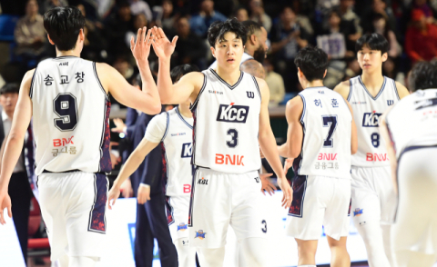 KCC 허웅 ‘3점슛 14개 51득점’ 대기록… 사실상 KBL 역대 1위