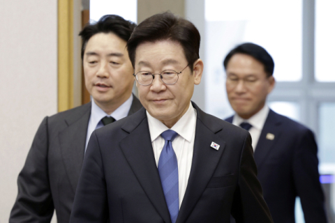 SNS 메시지 수위 높이는 李…野 