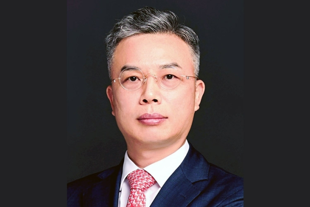 청와대는 5일 이재명 대통령이 '윤석열·김건희에 의한 내란·외환 및 국정농단 행위의 진상규명을 위한 특별검사 임명 등에 관한 법률'에 따른 특별검사로 권창영 변호사(법무법인 지평)를 임명했다고 전했다. 연합뉴스