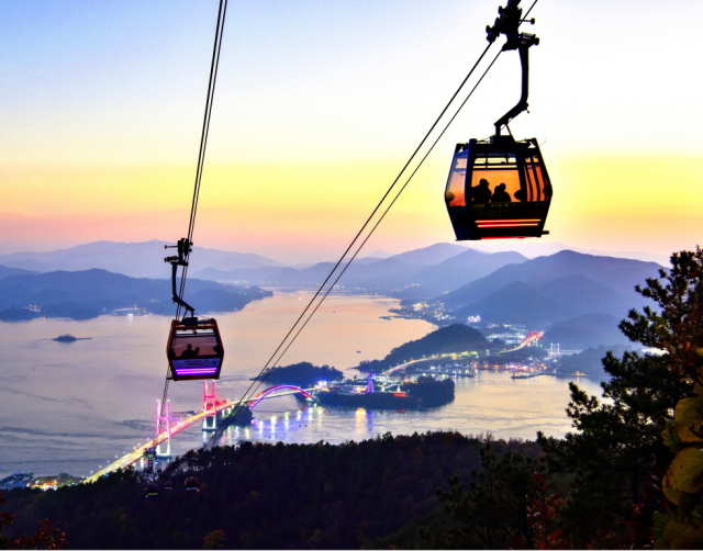 경남 사천시 사천바다케이블카 전경. 사천시 제공