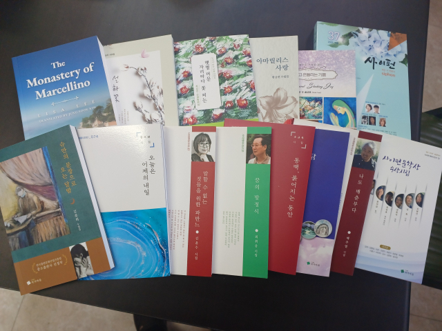 작가마을을 통해 최근 출간된 지역 작가들의 책들. 작가마을 제공