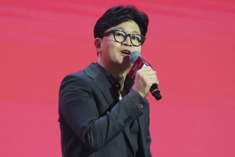 제명 후 첫 공개행보 나선 한동훈…“제 풀에 꺾일 거란 기대 접어야”