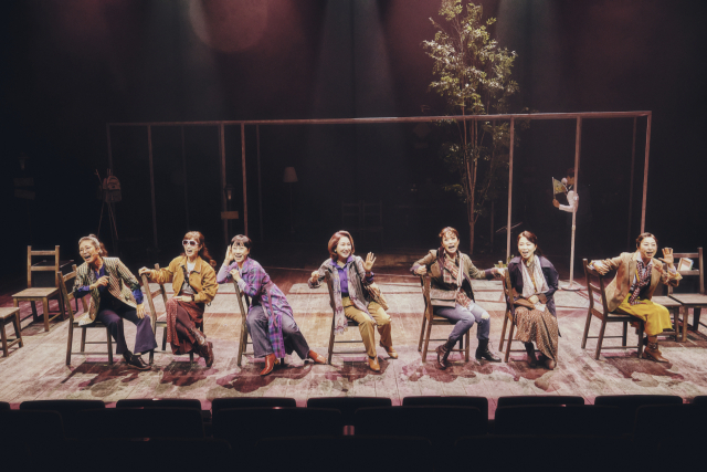부산·경남 배우들이 함께 선보이는 뮤지컬 ‘다시, 봄’ 공연 장면. 김해문화관광재단 제공