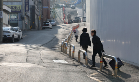 등하교 시간마저 통학 안전 무시하는 ‘막무가내’ 아파트 공사