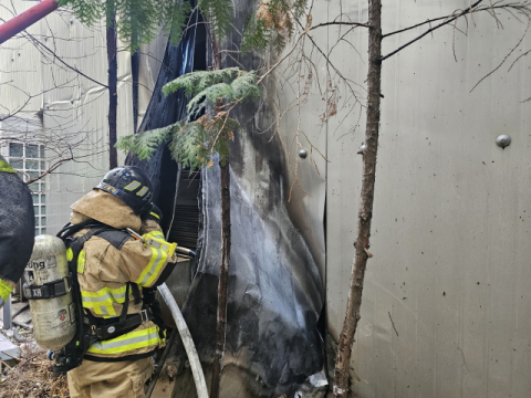 창원 도심 한복판 10층짜리 건물서 불…100여 명 대피