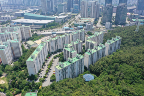 입찰 경쟁 피하는 건설사들… 움츠린 부산 재개발·재건축