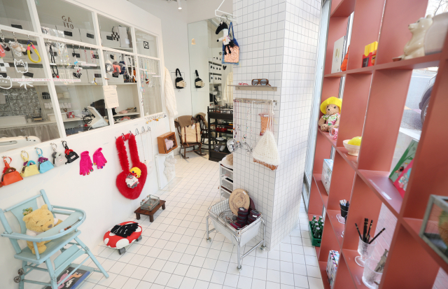 아트워크 숍 ‘마니 델 갸또’ 실내 모습. 이재찬 기자 chan@