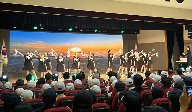 부산시립소년소녀합창단이 지난해 '2025 찾아가는 예술단' 공연을 펼치고 있다. 부산문화회관 제공