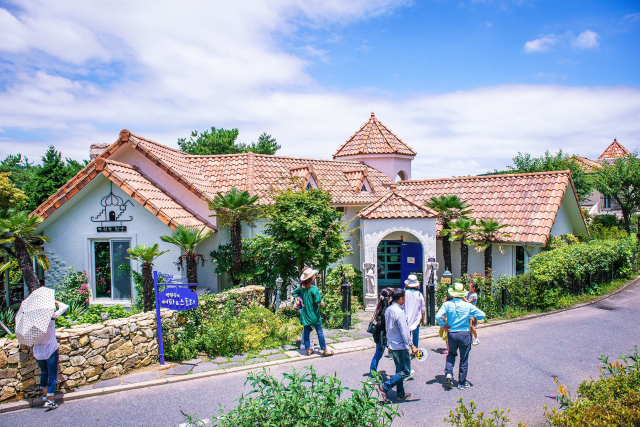 남해군 대표 관광지 중 하나인 ‘남해 독일마을’ 전경. 남해군 제공