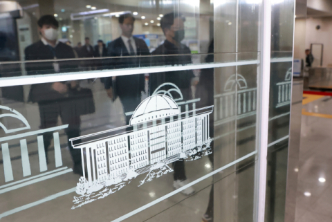 경찰 가덕도 테러 수사TF, 국회 정보위 압수수색 시도…빈손 철수