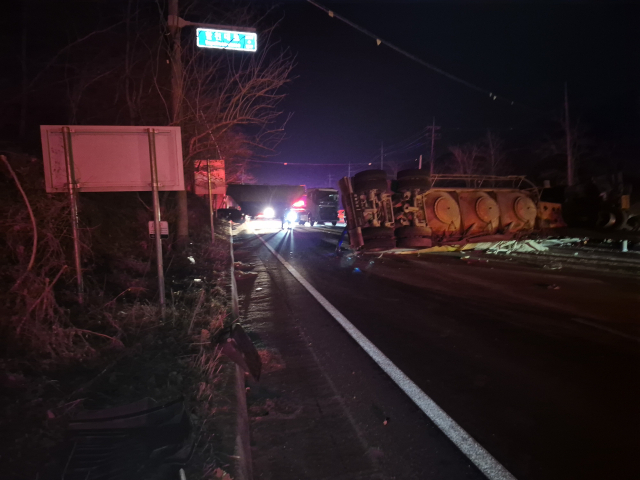 3일 오전 경남 합천군에서 발생한 화물차량 추돌 사고 현장. 독자 제공