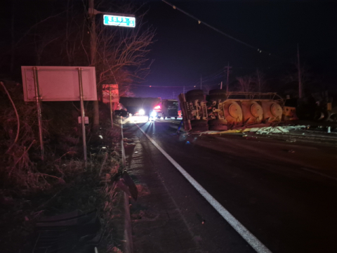 합천에서 화물차 3중 추돌사고…2명 사상