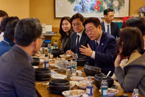 [속보] 李대통령 지지율 63%로 5%p↑…민주 44%·국힘 22%[한국갤럽]