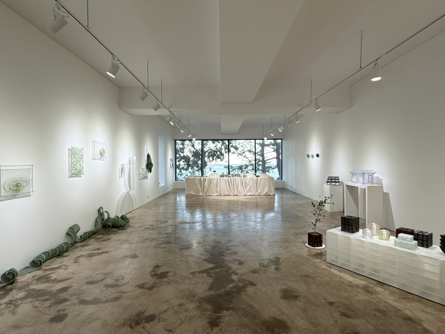 'The Time of Hands: 손의 시간 PART. 2' 2층 전시 전경. 리나갤러리 제공