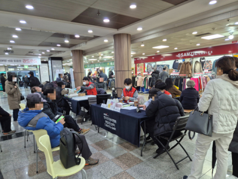 건강관리협회 부산동부지부, 상가 이용객 등 대상 건강캠페인